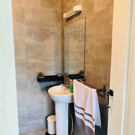 The Cosy Castaway * Wexford